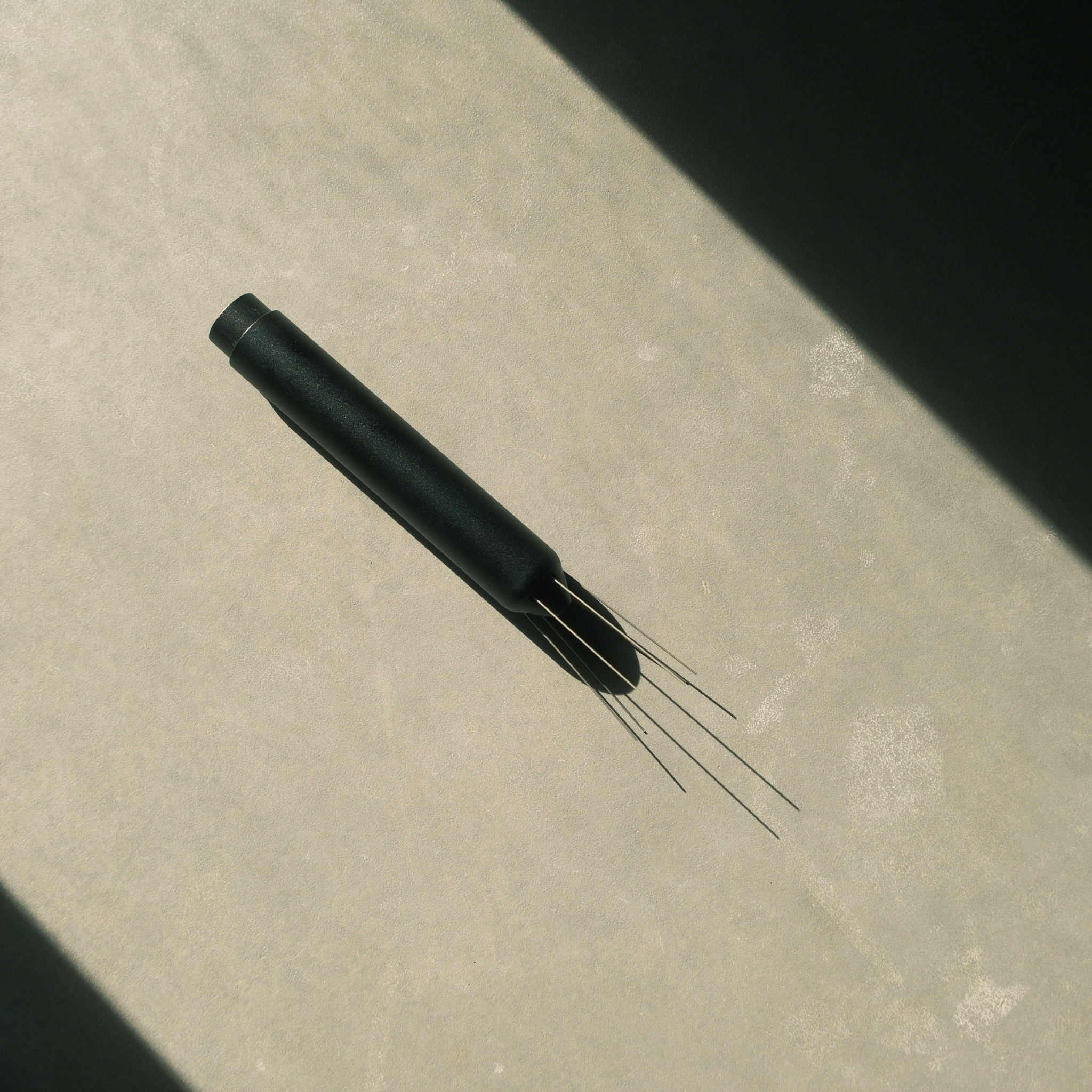 Flick WDT Tool — Retractable Needle Distribution Tool