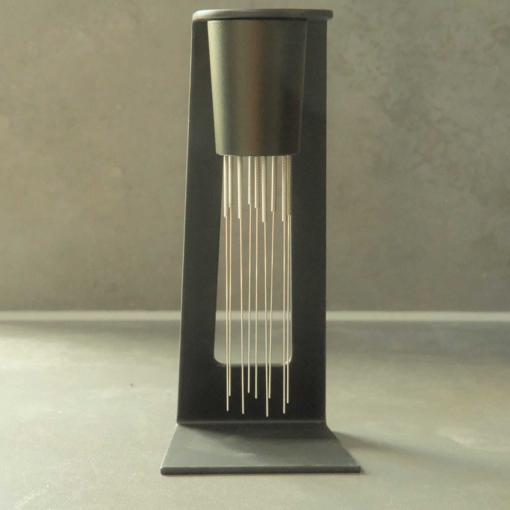 Coffee Needle Distributor With Magnetic Stand - Black