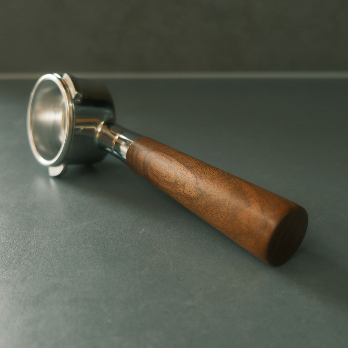 De'Longhi Dedica 51mm Bottomless Portafilter - Walnut Timber Handle