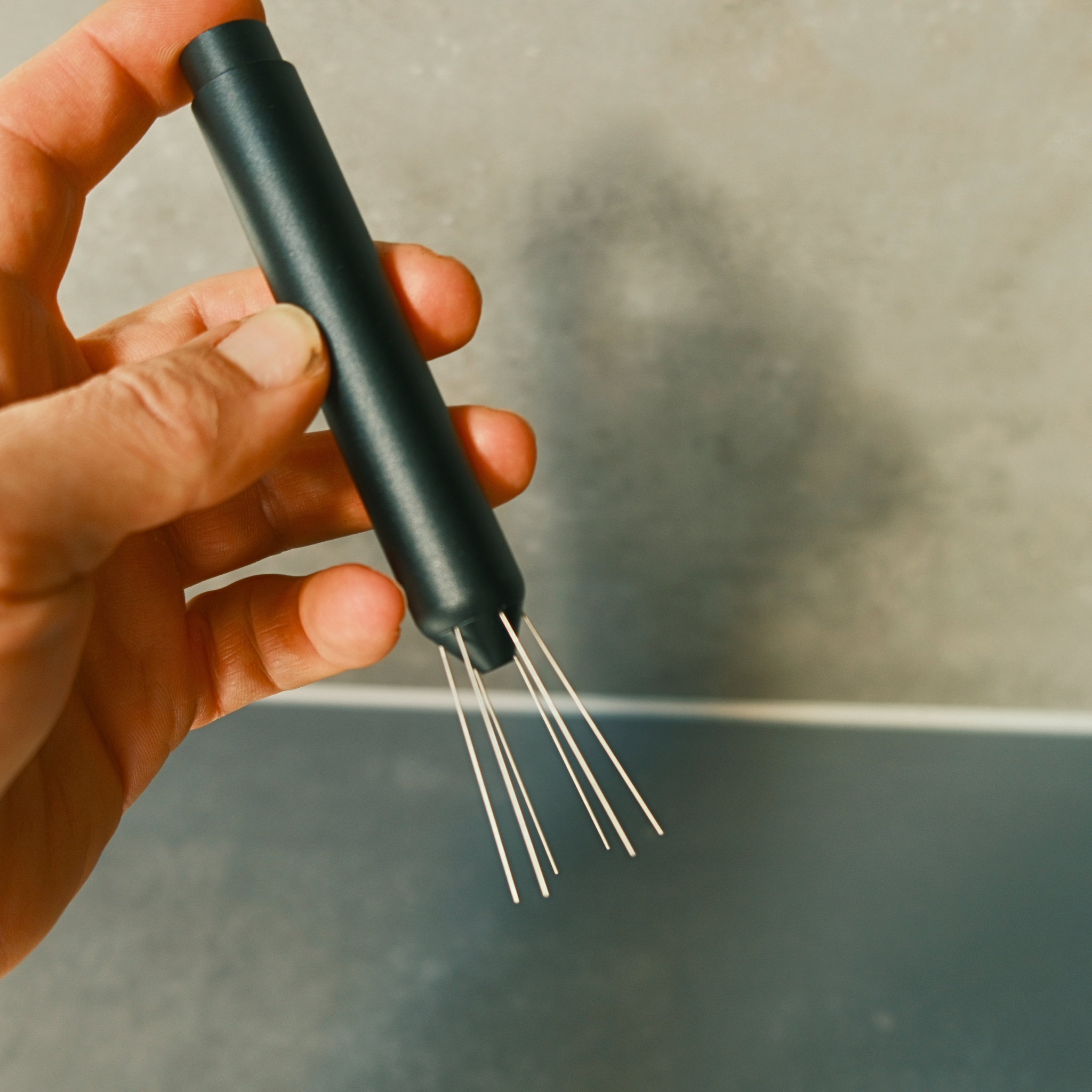 Flick WDT Tool — Retractable Needle Distribution Tool