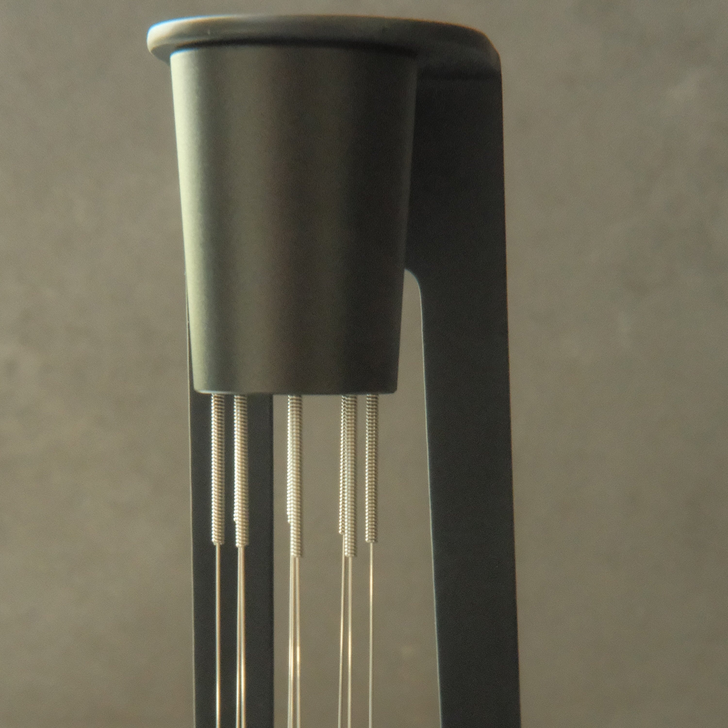 Coffee Needle Distributor With Magnetic Stand - Black